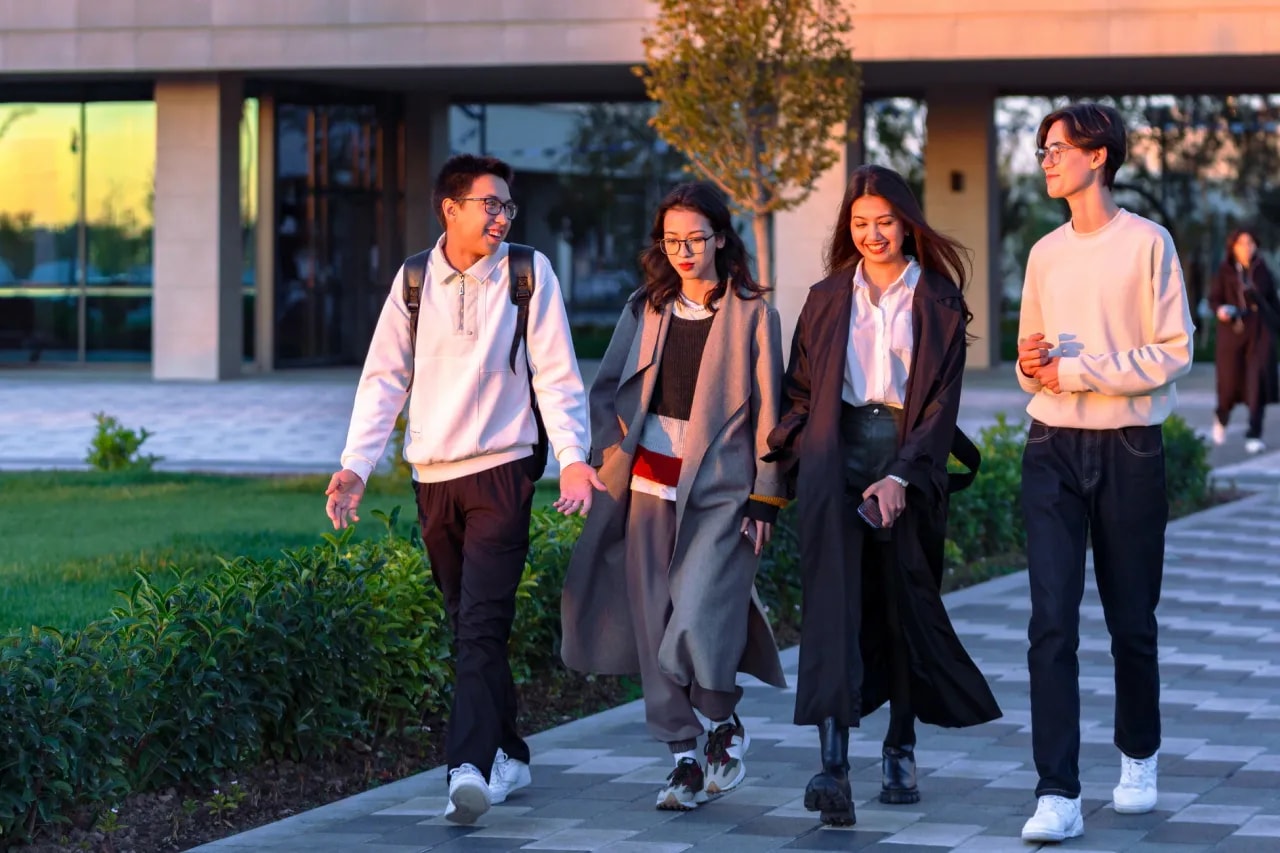Sinh viên Viện Khoa học Quốc tế ISI
